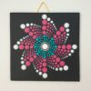 De Energie Buddha - Mandala Dot Painting - Klein canvas met ophanghaakje - Wieken Schilderij klein - Roze