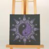 De Energie Buddha - Mandala Dot Painting - Middelgroot canvas met ophanghaakje - Yin Yang in paarstinten op ezel Schilderij middelgroot - Yin Yang